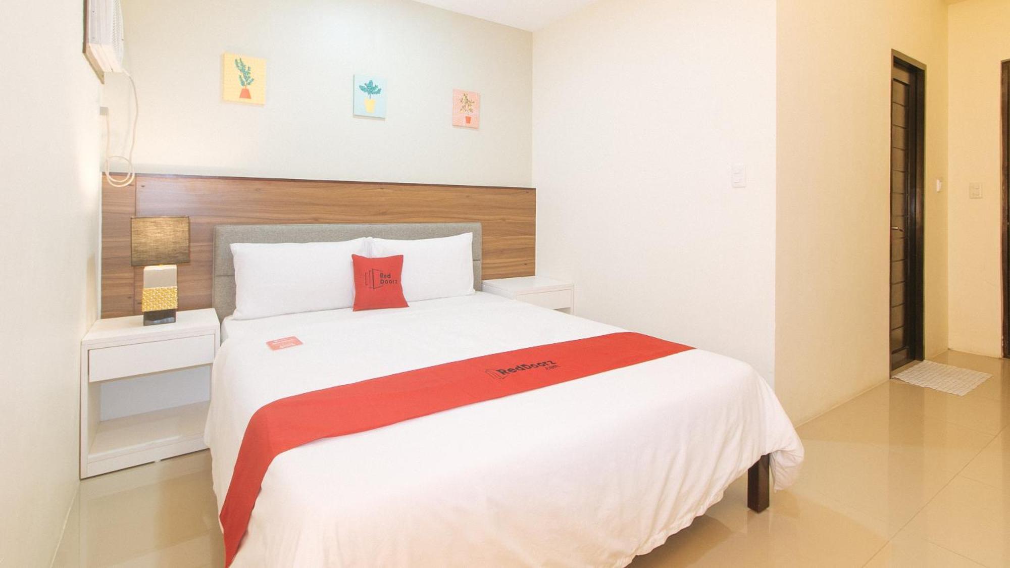 Reddoorz @ Leoncia Apartelle マンダウエ・シティ エクステリア 写真