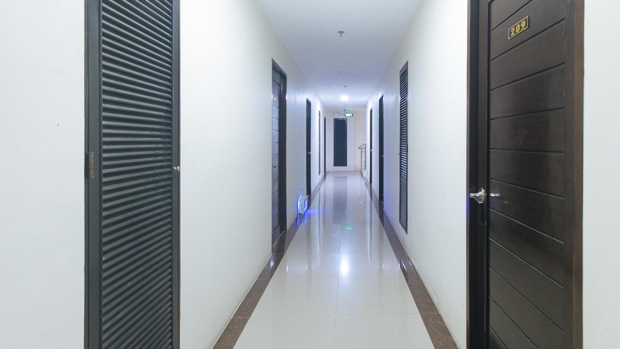 Reddoorz @ Leoncia Apartelle マンダウエ・シティ エクステリア 写真